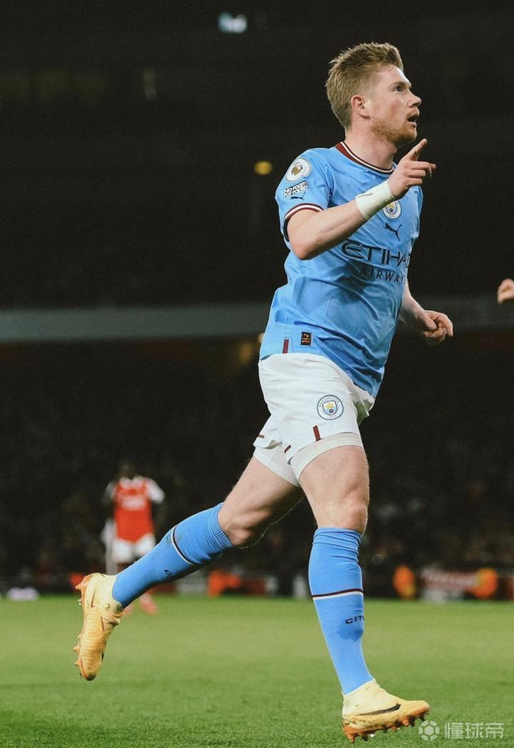 曼联本赛季在劫富济贫中表现突出，对阵强队全胜，但中下游球队难求一胜，有望争夺欧冠资格。