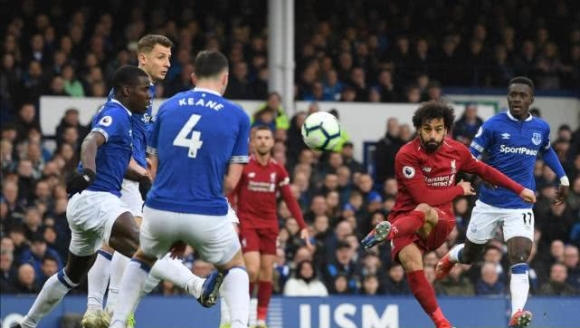 在与新西兰女足的友谊赛中，克尔受邀在一位球迷的孕肚上签名