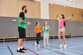 2022 重磅合同：麦克·特劳特与天使签下 12 年 4.26 亿美元合同，刷新当时职业运动最高薪